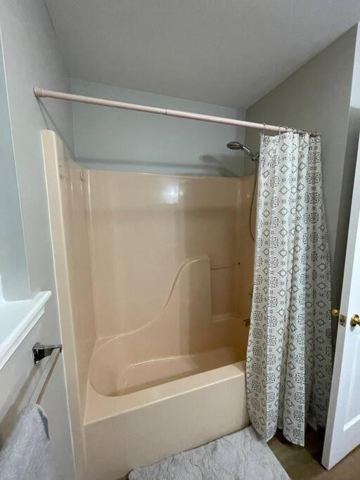 הוילה Blakeslee Quiet Private House W Hot Tub/Fire Pit/Games מראה חיצוני תמונה